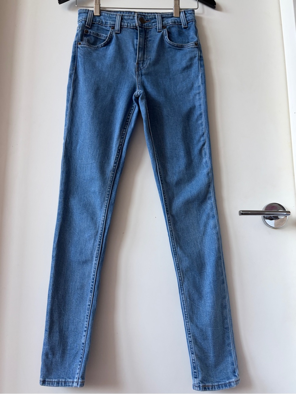 Levi’s 721 Vintage High-Rise Skinny Jeans in Medium Blue 25